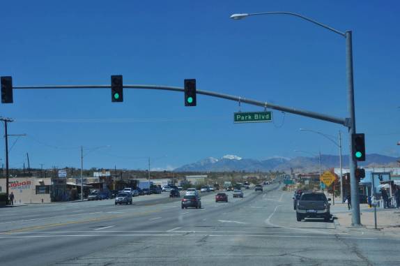 Atravessando cidade durante viagem no sul da Califórnia, nos EUA